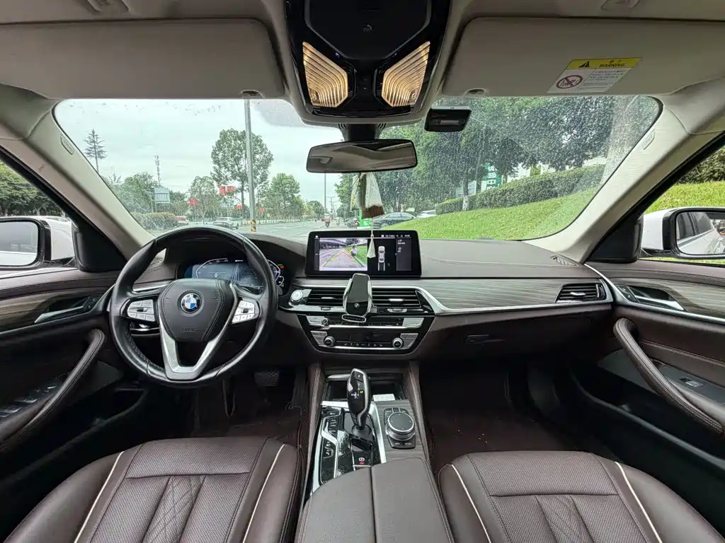 BMW 5 Series New Energy — миниатюра 13