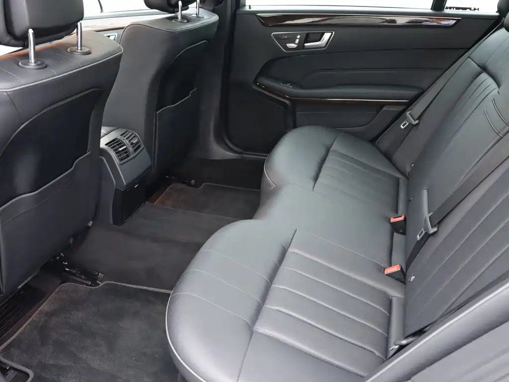 Mercedes-Benz E-Class — миниатюра 13