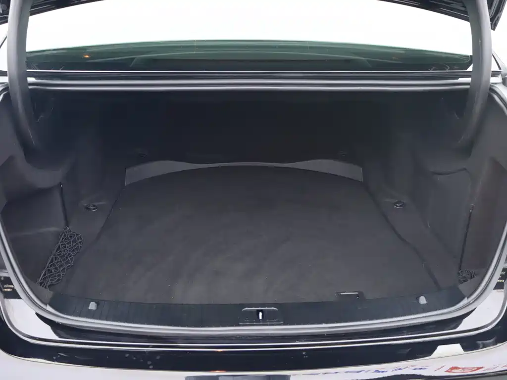 Mercedes-Benz E-Class — миниатюра 20
