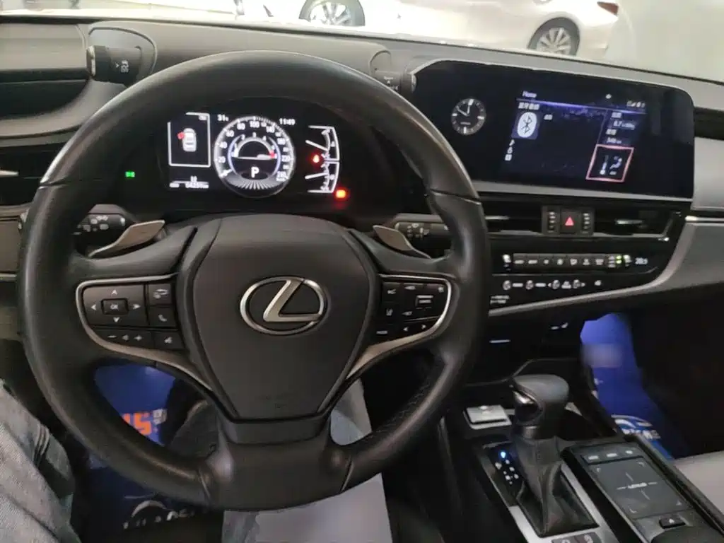Lexus ES — миниатюра 10