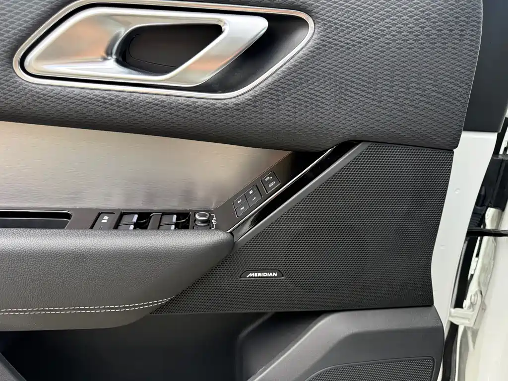 Land Rover Velar — миниатюра 18