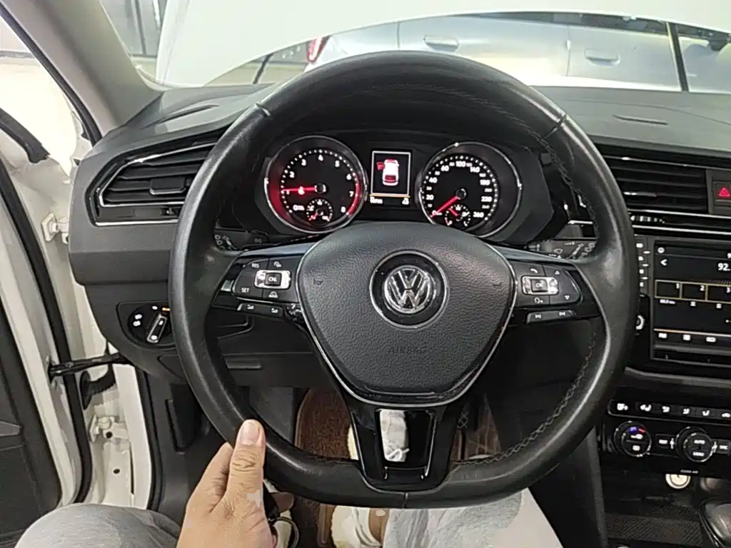 Volkswagen Tiguan L — миниатюра 11