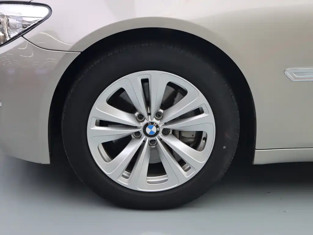 BMW 7 Series — миниатюра 4
