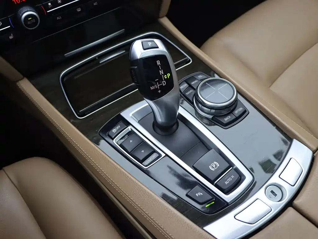 BMW 7 Series — миниатюра 18