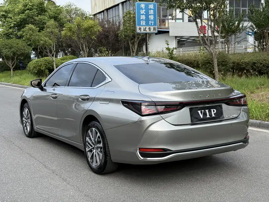 Lexus ES — миниатюра 6