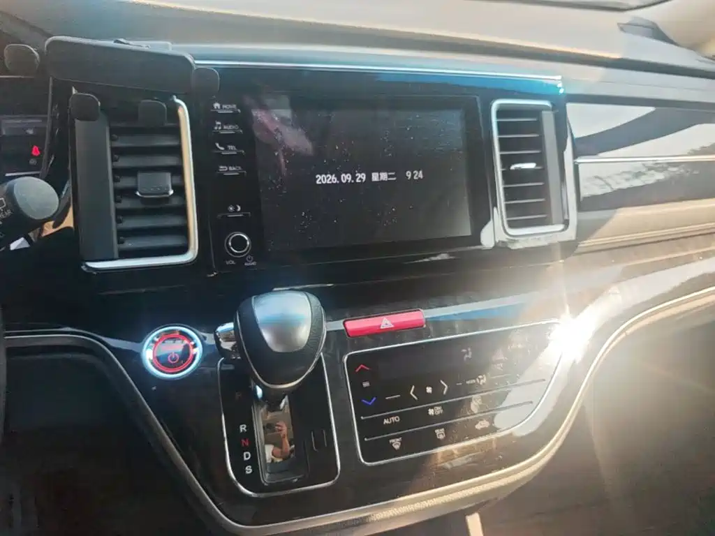 Honda Elysion — миниатюра 13