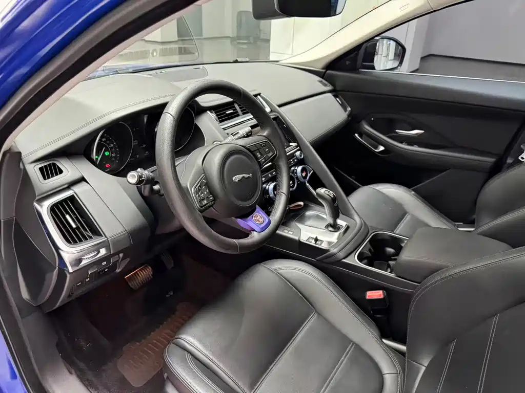 Jaguar E-PACE — миниатюра 11