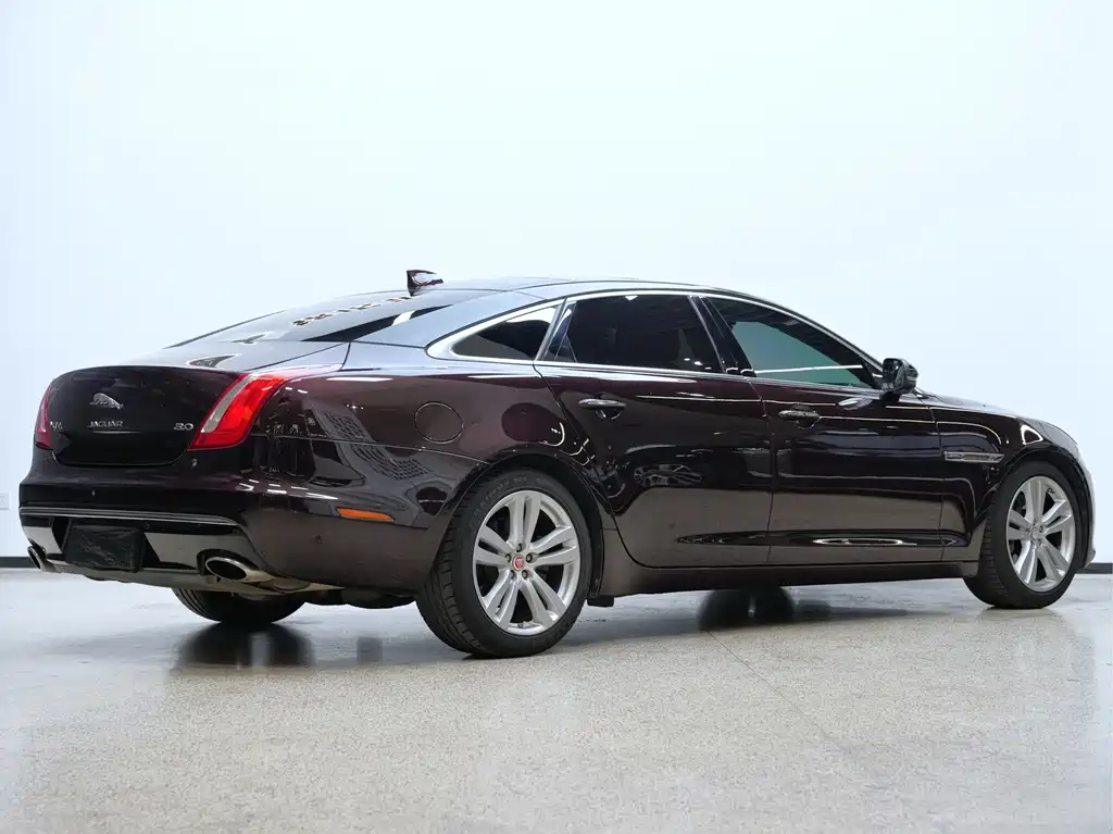 Jaguar XJ — миниатюра 12