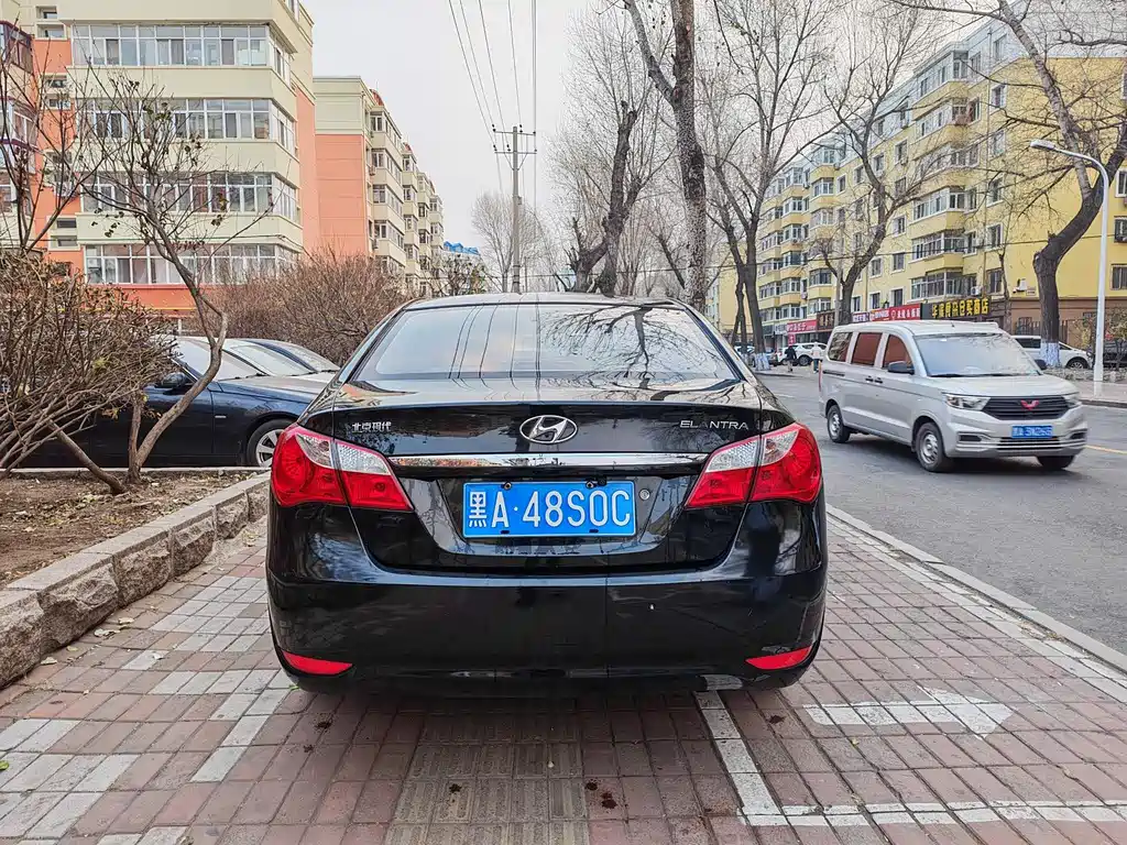 Hyundai Elantra 2015 1.6L AT Luxury