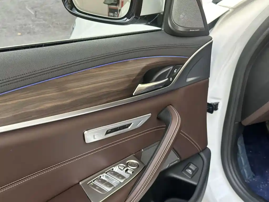 BMW 5 Series — миниатюра 20