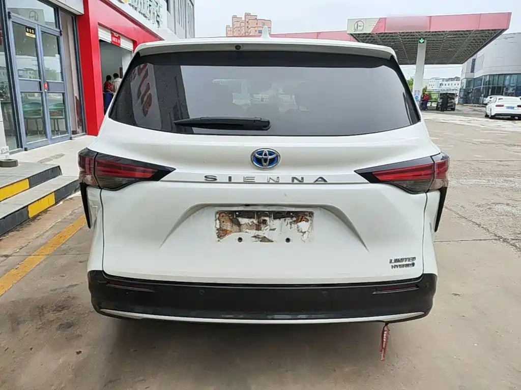 Toyota Sienna — миниатюра 6