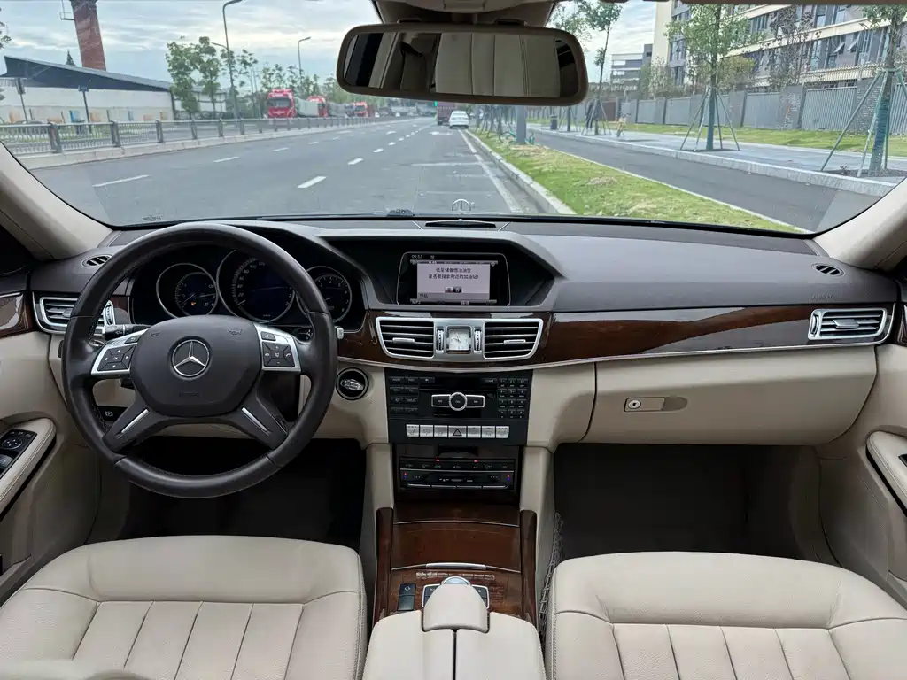 Mercedes-Benz E-Class — миниатюра 6