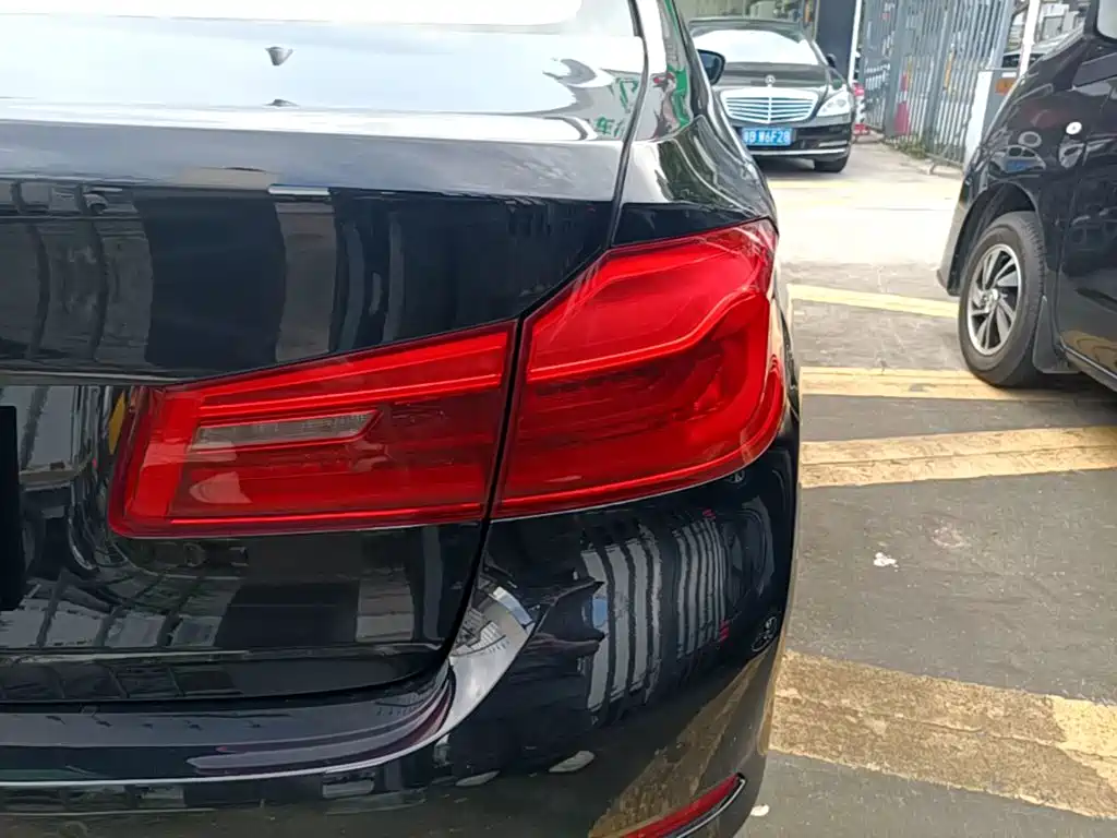 BMW 5 Series — миниатюра 24