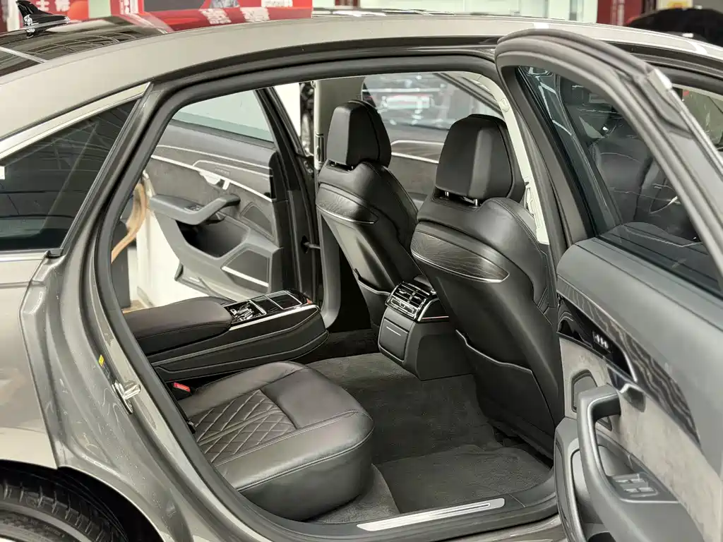 Audi A8 — миниатюра 10