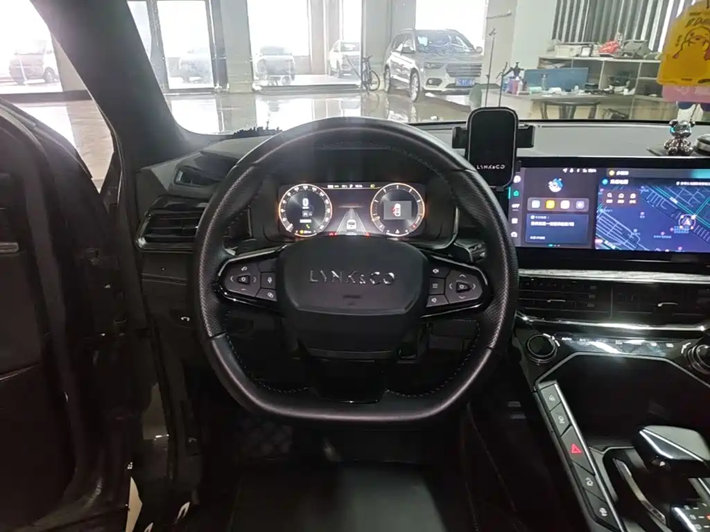 Lynk & Co 06 — миниатюра 11