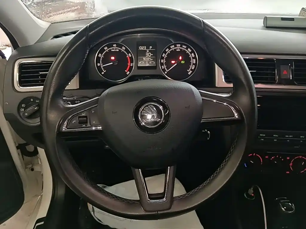 Skoda Rapid Spaceback — миниатюра 11