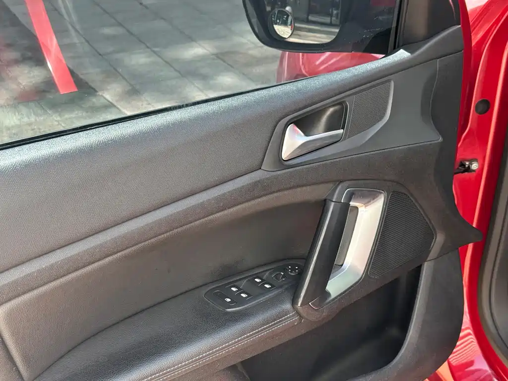 Peugeot 308 — миниатюра 11