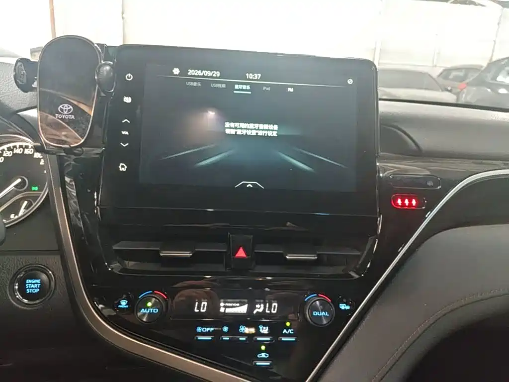Toyota Camry — миниатюра 13