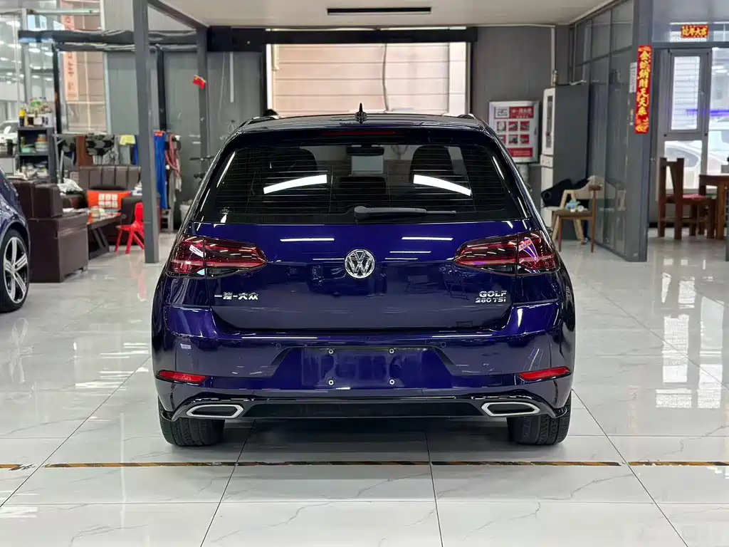 VOLKSWAGEN GOLF