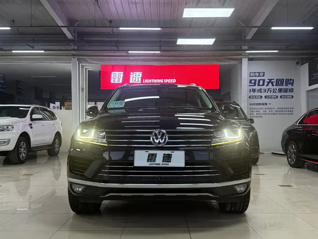 VOLKSWAGEN TOUAREG