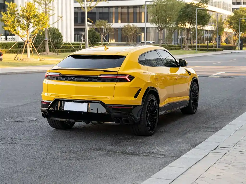 LAMBORGHINI URUS SE