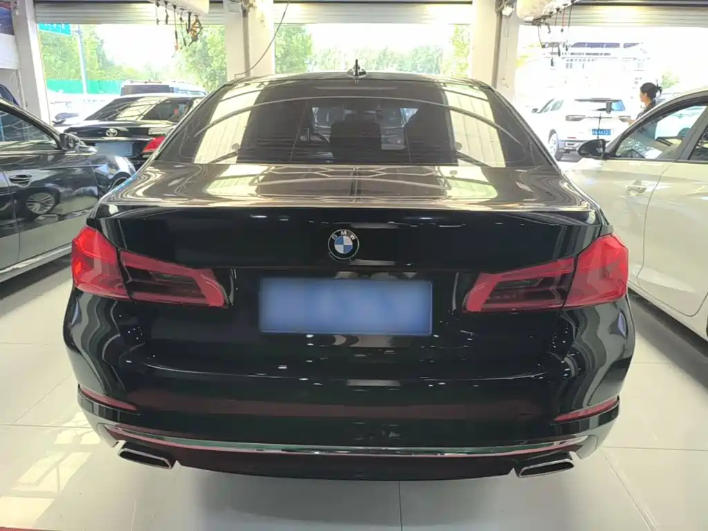 BMW 5 Series — миниатюра 6