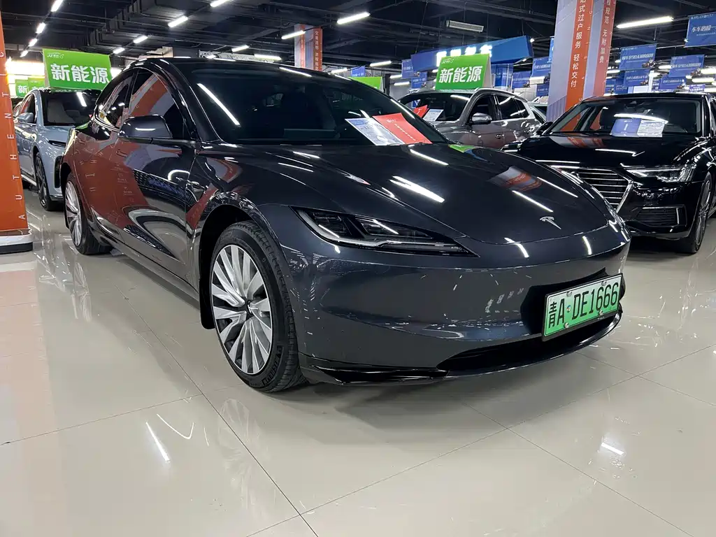 Tesla Model 3 — миниатюра 3