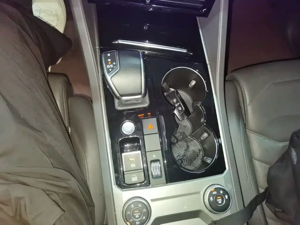 Volkswagen Touareg — миниатюра 14