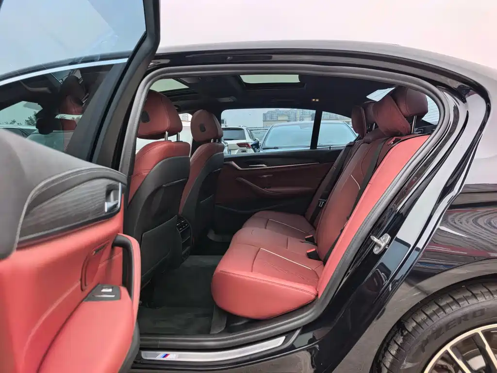 BMW 5 Series New Energy — миниатюра 5