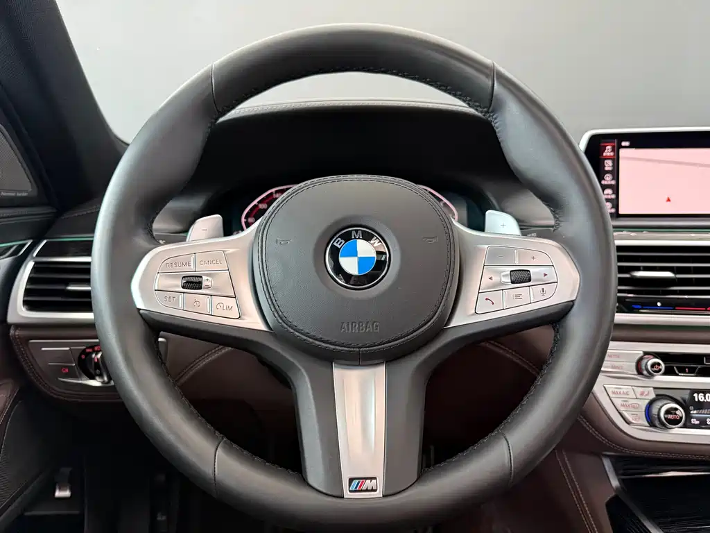 BMW 7 Series — миниатюра 16