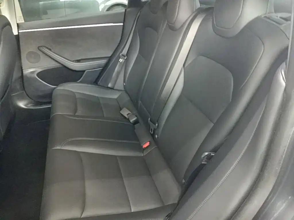 Tesla Model 3 — миниатюра 17