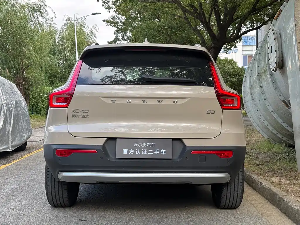 VOLVO XC40