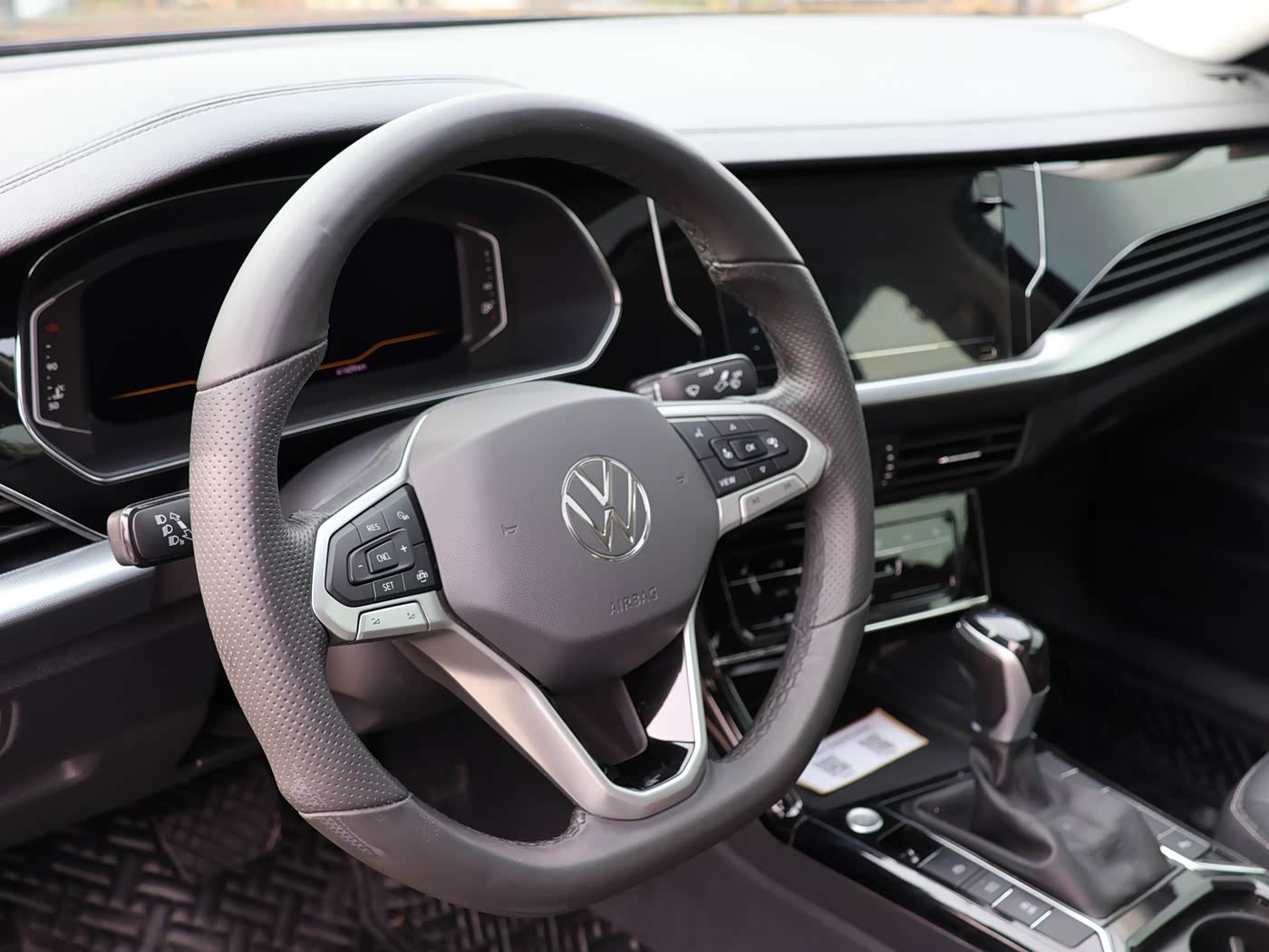 Volkswagen Passat 1.4 л 2022 г. Чёрный, пробег 41000 км