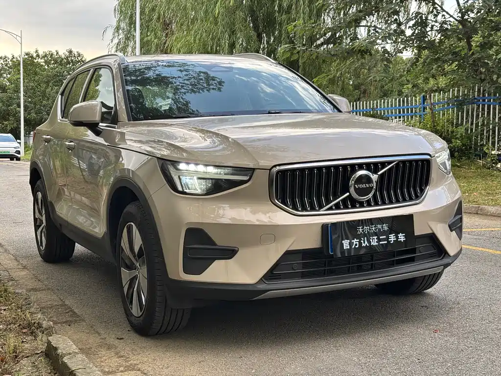 VOLVO XC40