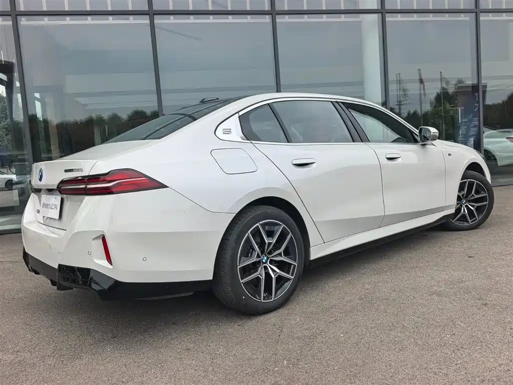 BMW i5 — миниатюра 4
