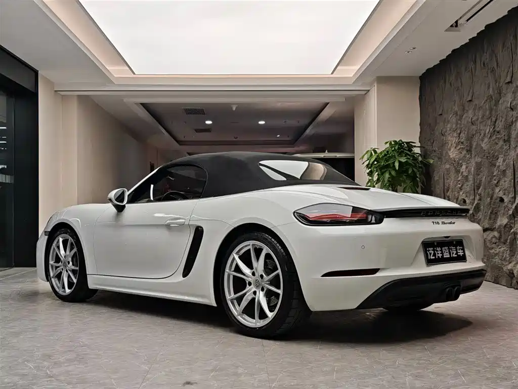 PORSCHE 718