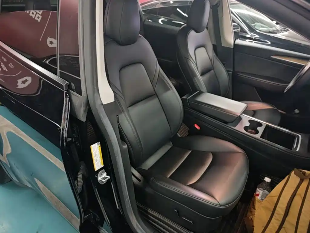 Tesla Model Y — миниатюра 25