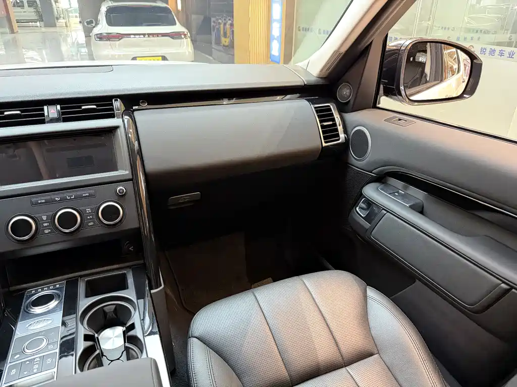 Land Rover Discovery 2019 3.0 SC V6 SE