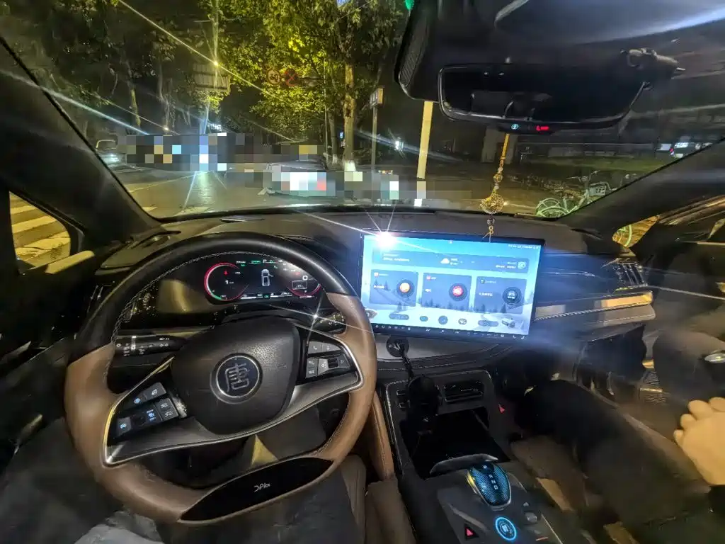 BYD Tang New Energy — миниатюра 19
