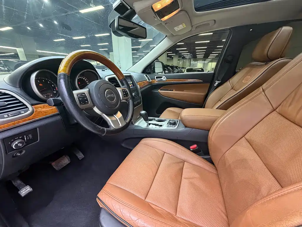 Jeep Grand Cherokee (Import) — миниатюра 4
