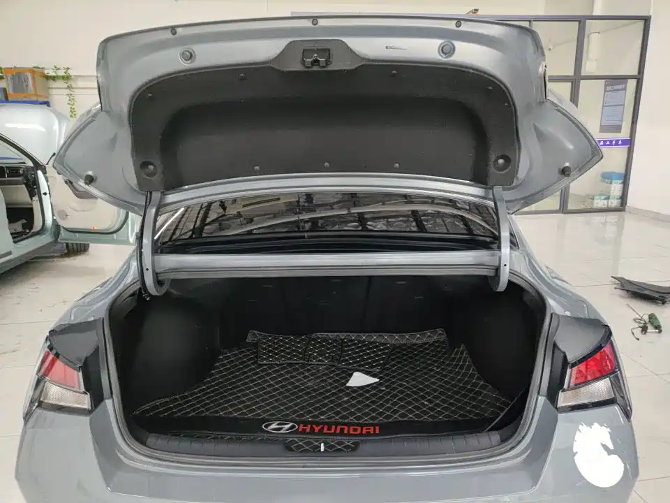Hyundai Elantra — миниатюра 9
