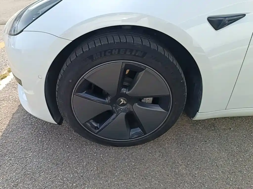 Tesla Model 3 — миниатюра 23