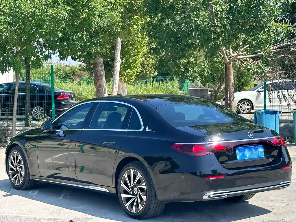 Mercedes-Benz E-Class — миниатюра 7
