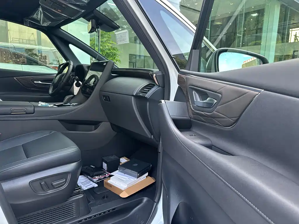 Toyota Alphard 2025 2.5L Premium