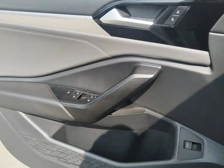 Volkswagen Sagitar — миниатюра 7