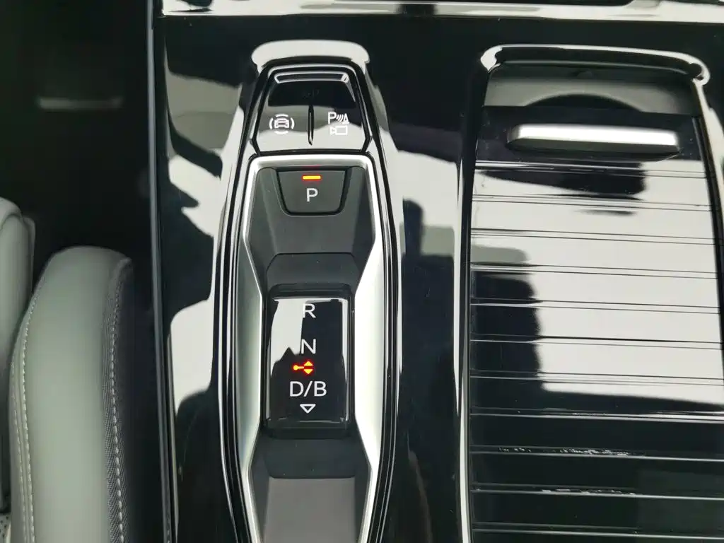 Audi Q6L e-tron — миниатюра 13