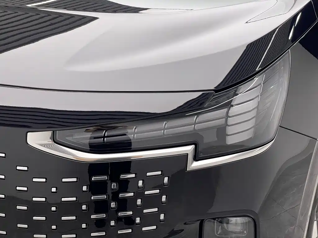 Volvo EM90 — миниатюра 18