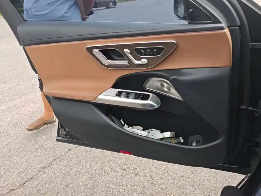 Mercedes-Benz E-Class — миниатюра 7