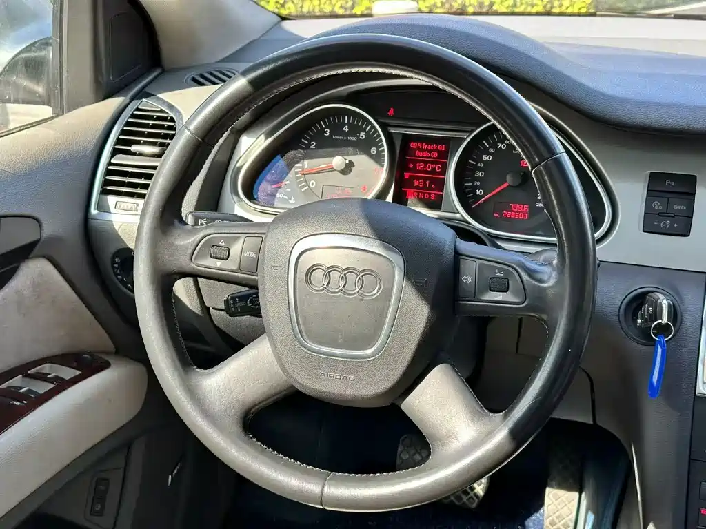 Audi Q7 — миниатюра 7