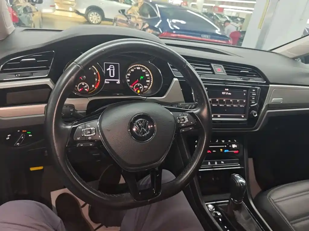 Volkswagen Touran — миниатюра 10